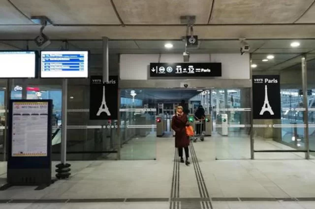 Jak dostać się do Paryża z lotniska Charles de Gaulle?