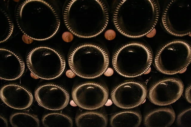 Butelki francuskiego wina