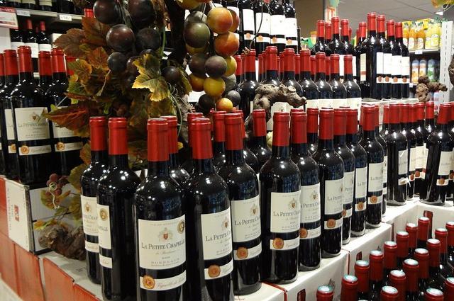 Butelki francuskiego wina