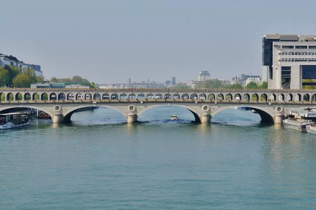 Zdjęcia: Zairon / Creative Commons Attribution-Share Alike 4.0 International license. Most Bercy