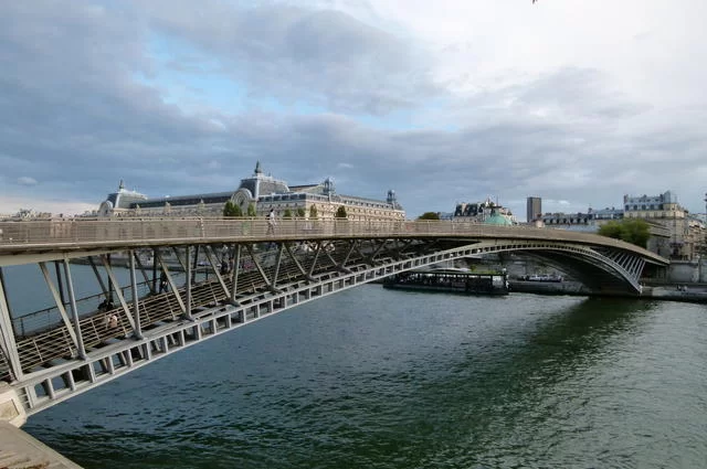 Zdjęcia: Dinkum / Creative Commons CC0 1.0 Universal Public Domain Dedication Most Leopolda Sedara Senghora