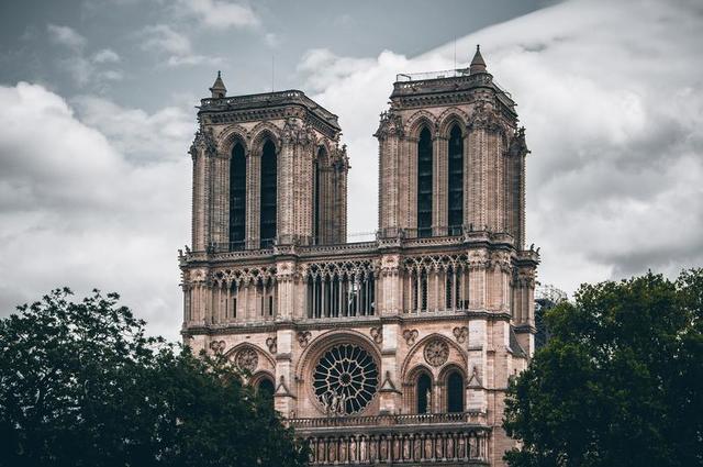 Marcel Strauß / Unsplash Katedra Notre-Dame