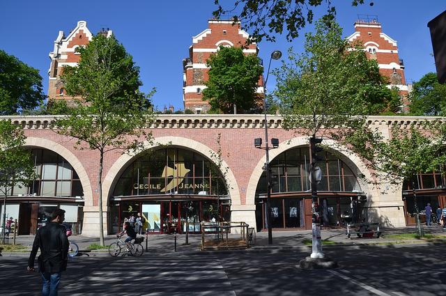 Jeanne Menjoulet / Flickr / CC-BY 2.0 Coulée verte René-Dumont