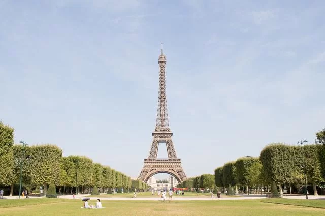 Wieżą Eiffla