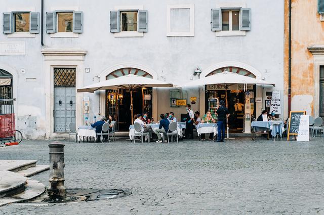 Gabriella Clare Marino / Unsplash Cafe in Rome