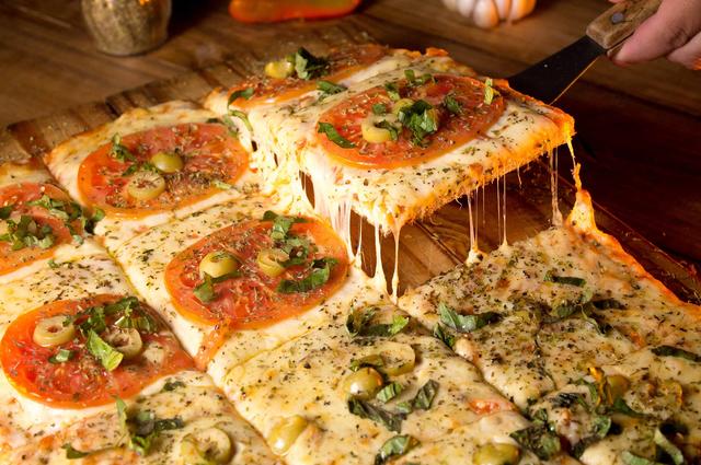 Obraz mario lovera z Pixabay  Pizzeria Formula 1