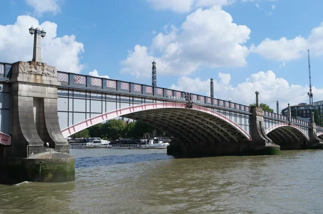 Zdjęcia: Fæ / Creative Commons Attribution 2.0 Generic license Lambeth Bridge