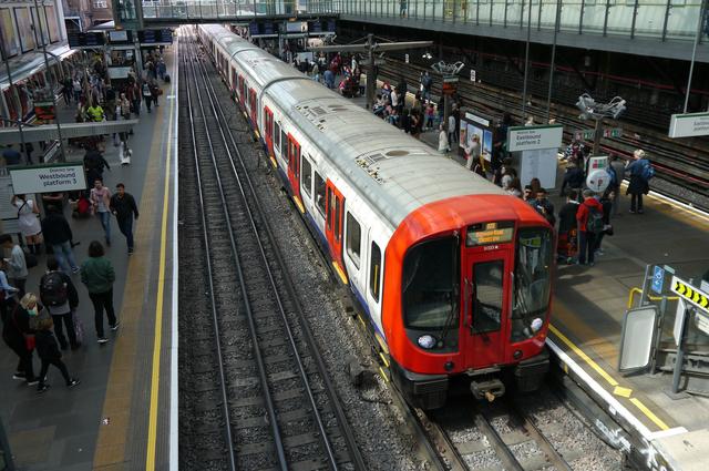 Zdjęcie: Picudio / pixabay TfL Rail