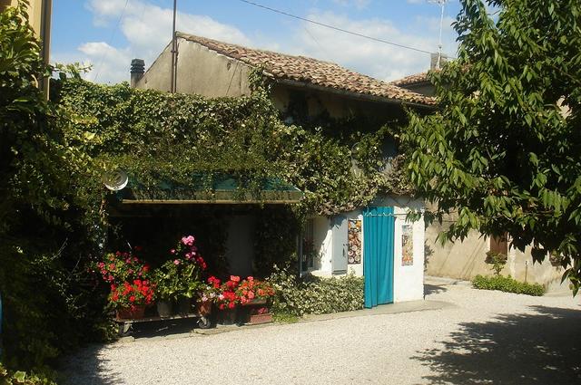 By Vaghestelledellorsa, Paolo Steffan. - Own work, CC BY 3.0, https://commons.wikimedia.org/w/index.php?curid=6152718 Osteria