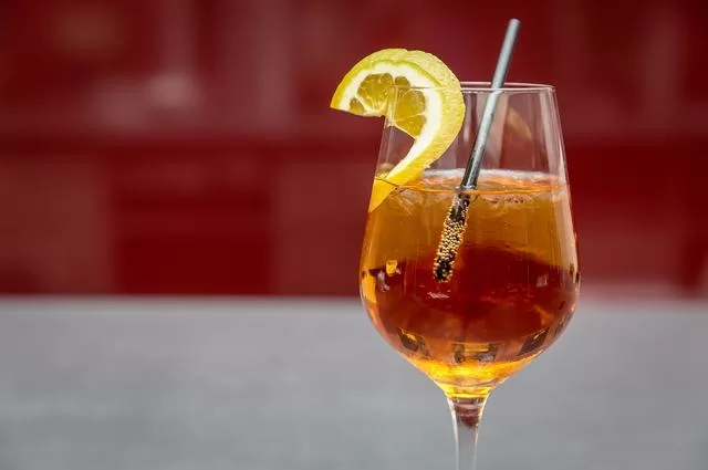 Obraz Markus Spiske z Pixabay  Aperol Aperitif