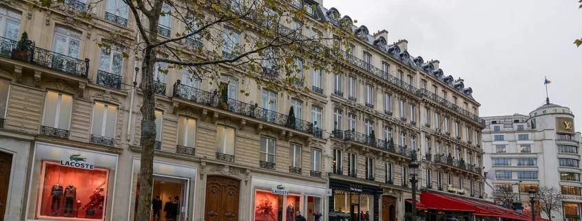 Zakupy na Polach Elizejskich