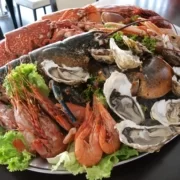 ocean-restaurant-dish-meal-food-seafood-recipe-fish-cuisine-crab-shell-lemon-asian-food-platter-clams-prawns-oysters-brunch-thai-food-animal-source-foods-southeast-asian-food-shanghai-food-port Owoce morza