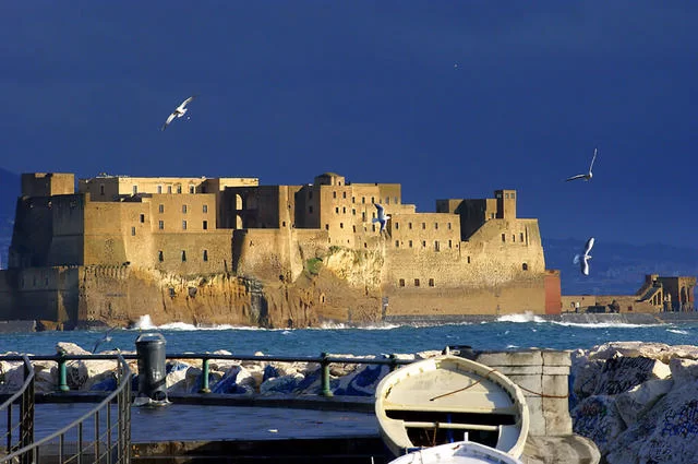 Maritè Toledo / www.flickr.com / CC BY-SA 2.0 Castel dell'Ovo