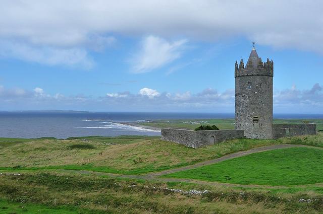 Cary Bass / Wikimedia Commons / CC BY 2.0 Zamek Doonagore