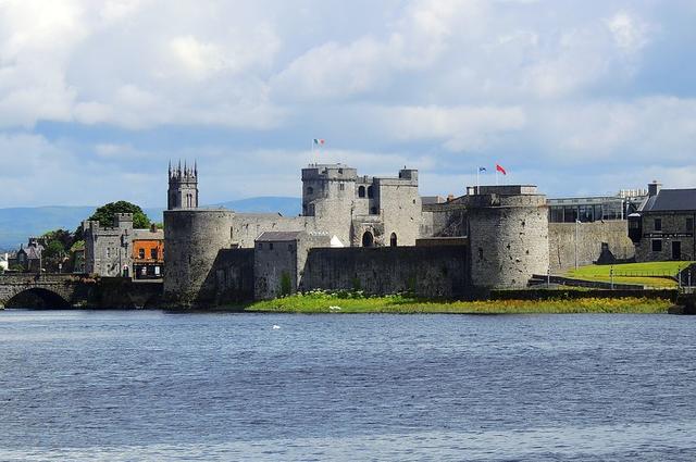 MonikaKub / Wikimedia Commons / CC-BY-SA 4.0 20 zamków w Irlandii: Zamek Jana bez Ziemi