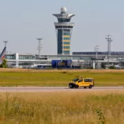 Jak dostać się z lotniska Orly do Paryża