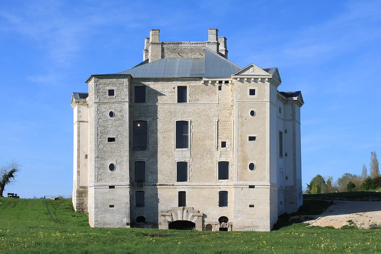 Chateau de Maulnes Chateau de Maulnes