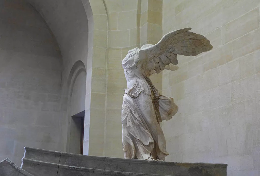 Nike z Samotraki Luwru w Paryżu: opinie i liczby