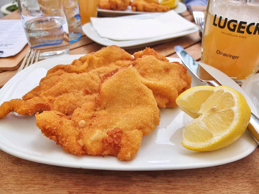 Popularne dania w Berlinie: Sznycel wiedeński