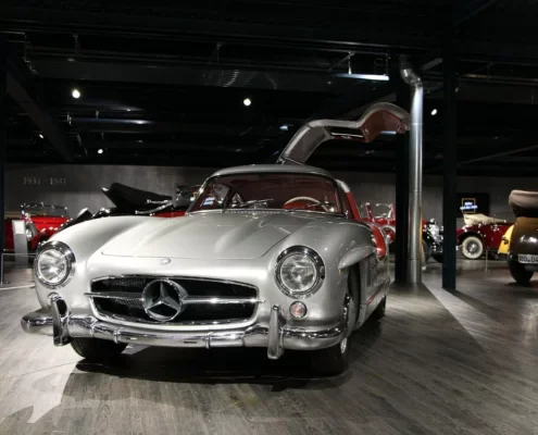 Muzeum Mercedes-Benz i MHP Arena w Stuttgarcie