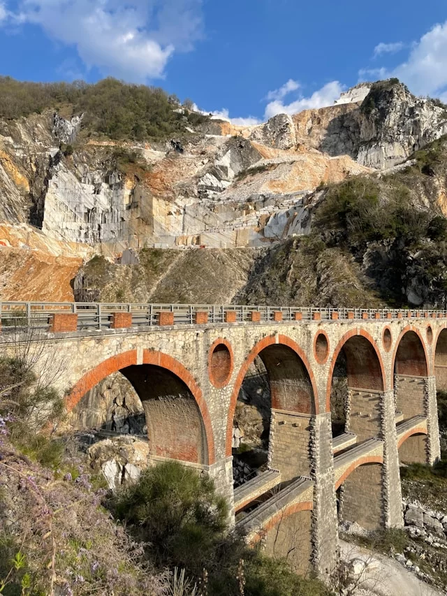 Carrara i Colonnata Zwiedzanie kamieniołomów marmuru w Carrara i Colonnata