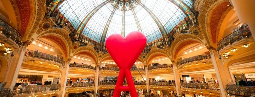 Świąteczne witryny sklepowe Paryża