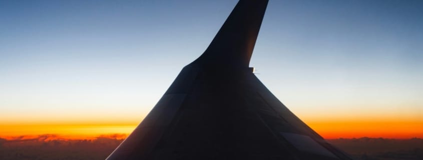 Lotnisko w Paryżu w nocy Lotnisko w Paryżu w nocy