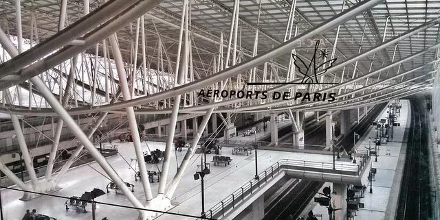 Stacja kolejowa na lotnisku Charles de Gaulle