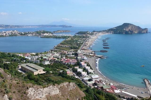 Plaża w pobliżu Pozzuoli