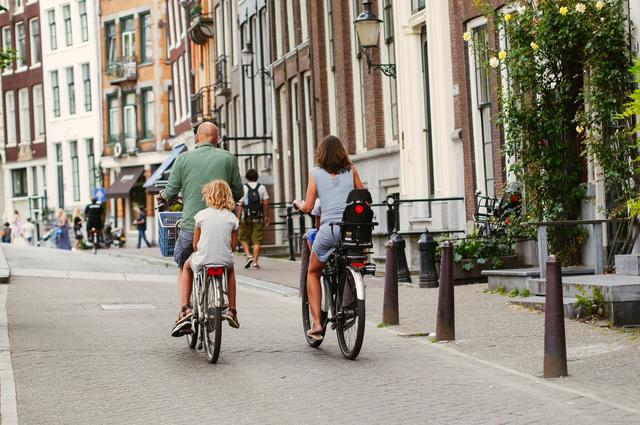 Amsterdam z dziećmi: 10 pomysłów na wakacje