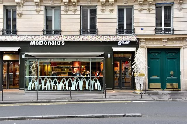 10 miejsc w Paryżu, w których można niedrogo zjeść