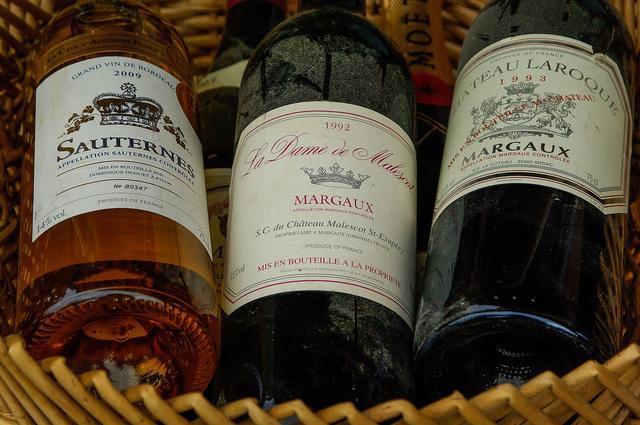 Butelki francuskiego wina