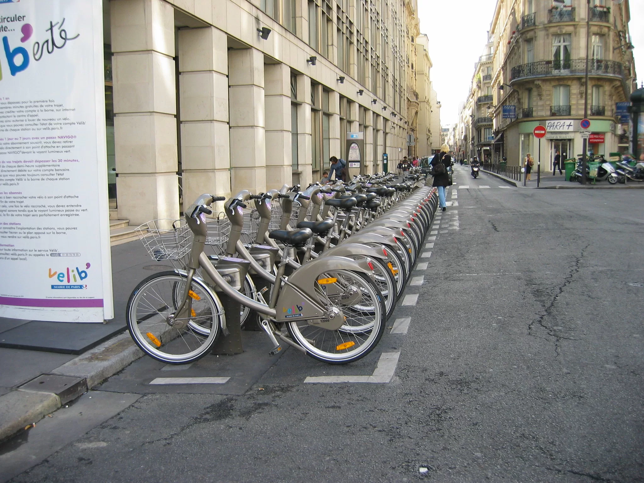 Velib’. Jak wypożyczyć rower w Paryżu? Instrukcja ze zdjęciami