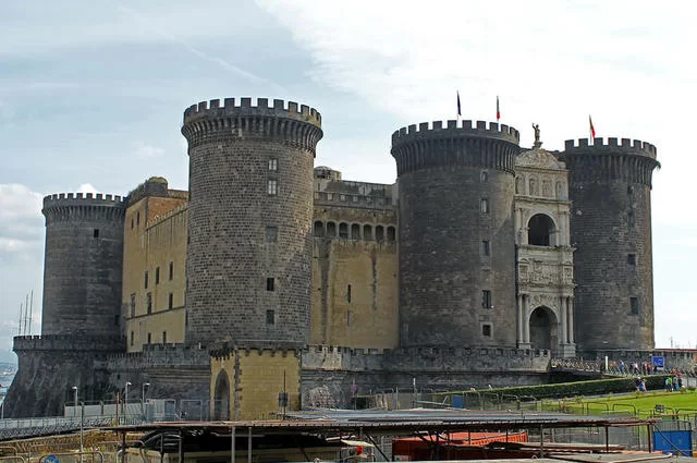 Nowy Zamek (Castel Nuovo)