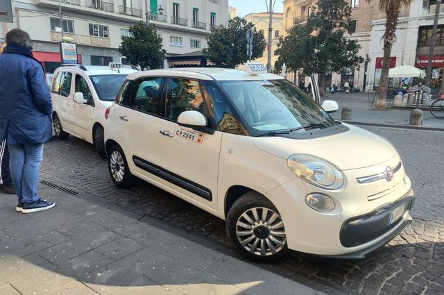 Taksówką w Neapolu 