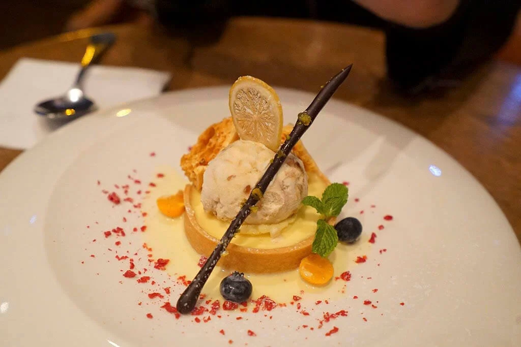 Słynne francuskie desery: Tarte au citron (Tarta cytrynowa) gdzie zjeść w Paryżu