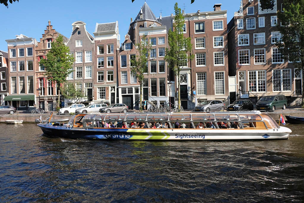 Wycieczki po kanałach w Amsterdamie