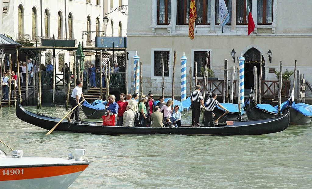 Gondole w Wenecji: jak poruszać się po kanałach?