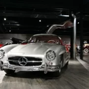 Muzeum Mercedes-Benz i MHP Arena w Stuttgarcie